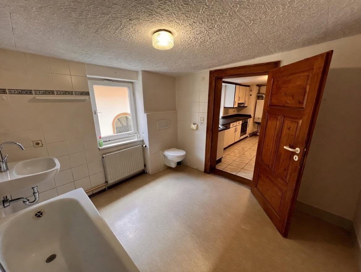 Prenájom bytu 5-izbový 105 m², Hechingen, Bádensko-Wurttembersko Prenájom bytu 5-izbový 105 m², Hechingen, Bádensko-Wurttembersko