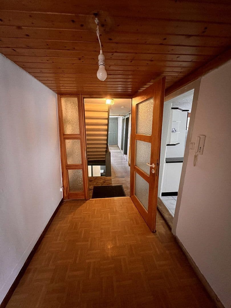 Prenájom bytu 5-izbový 105 m², Hechingen, Bádensko-Wurttembersko Prenájom bytu 5-izbový 105 m², Hechingen, Bádensko-Wurttembersko