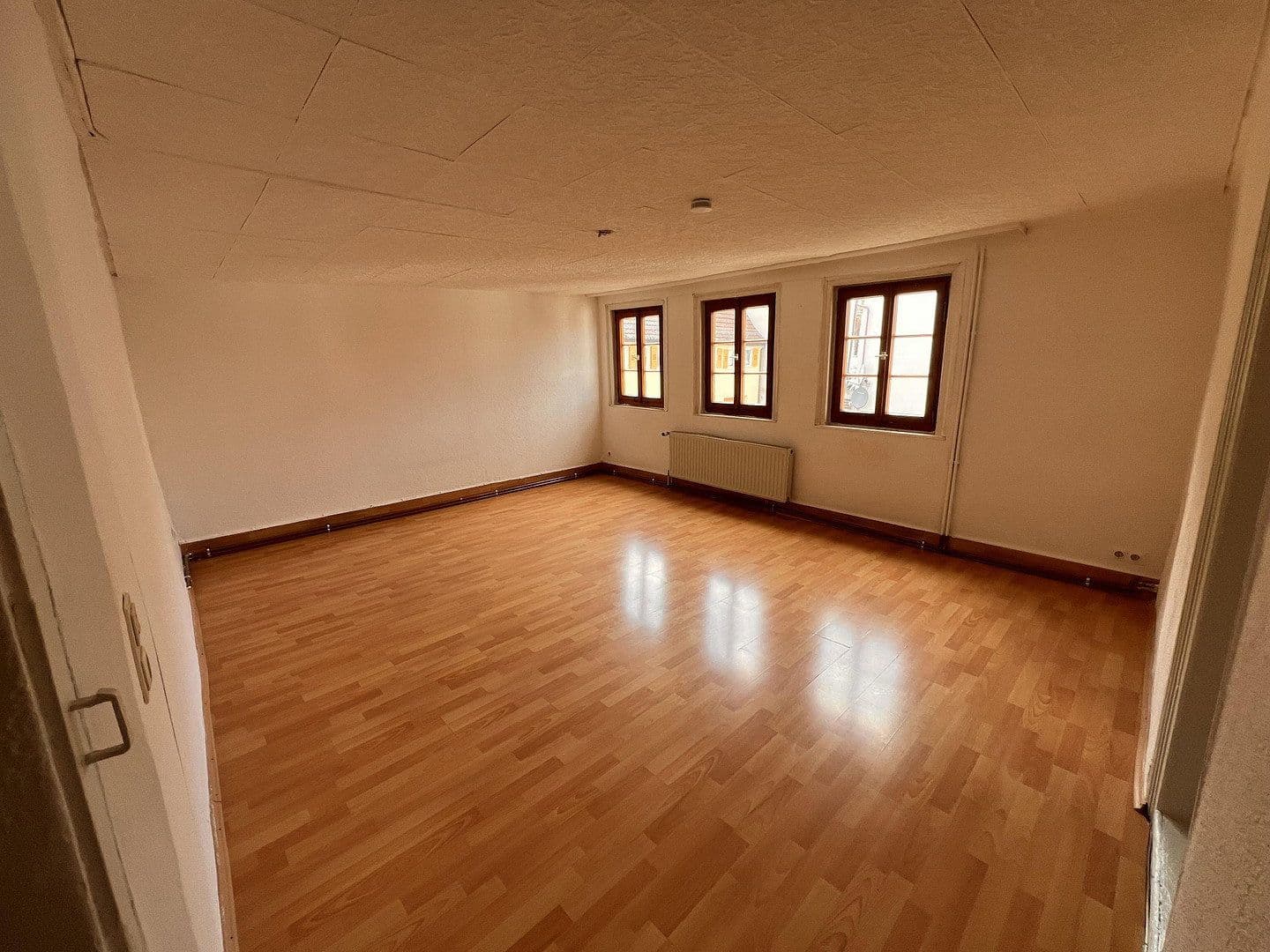 Prenájom bytu 5-izbový 105 m², Hechingen, Bádensko-Wurttembersko Prenájom bytu 5-izbový 105 m², Hechingen, Bádensko-Wurttembersko