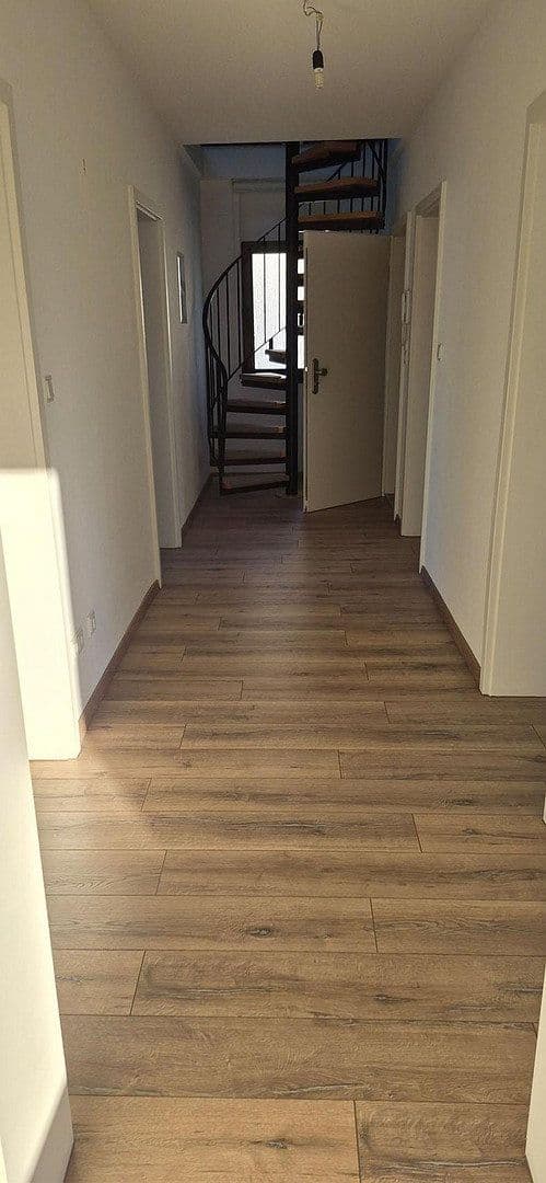 Prenájom bytu 4-izbový 116 m², Schubertstrasse, Dreieich, Hesensko Prenájom bytu 4-izbový 116 m², Schubertstrasse, Dreieich, Hesensko