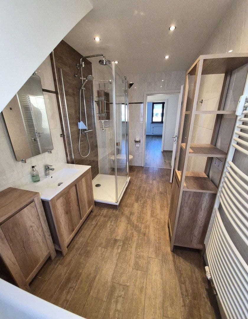 Prenájom bytu 4-izbový 116 m², Schubertstrasse, Dreieich, Hesensko Prenájom bytu 4-izbový 116 m², Schubertstrasse, Dreieich, Hesensko