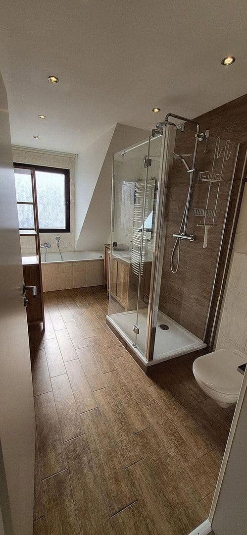 Prenájom bytu 4-izbový 116 m², Schubertstrasse, Dreieich, Hesensko Prenájom bytu 4-izbový 116 m², Schubertstrasse, Dreieich, Hesensko