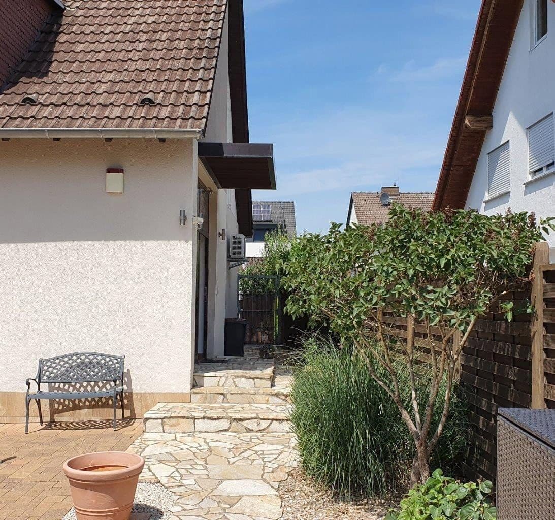 Prenájom bytu 4-izbový 116 m², Schubertstrasse, Dreieich, Hesensko Prenájom bytu 4-izbový 116 m², Schubertstrasse, Dreieich, Hesensko