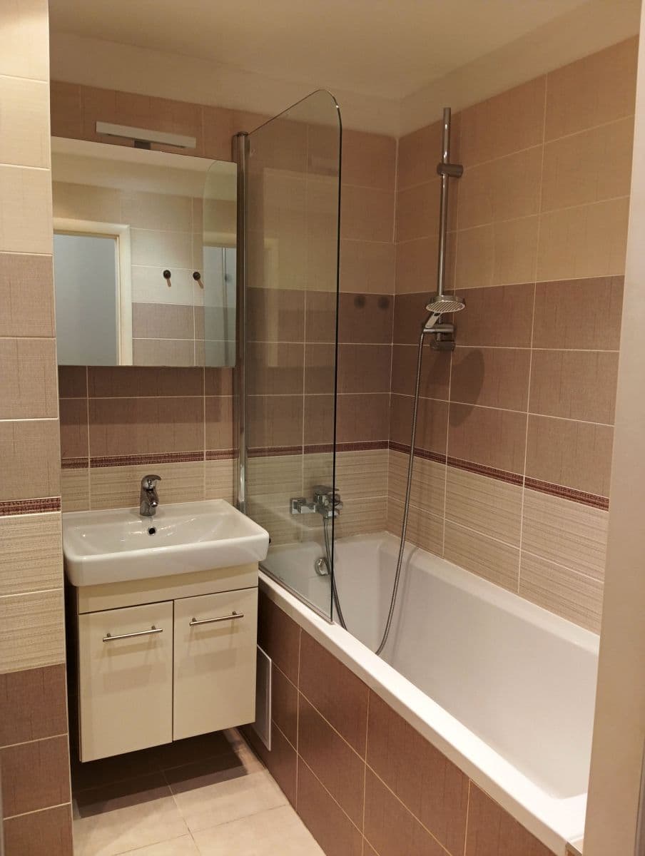 Prenájom bytu 2-izbový 44 m², U Jezera, Praha, Praha Prenájom bytu 2-izbový 44 m², U Jezera, Praha, Praha