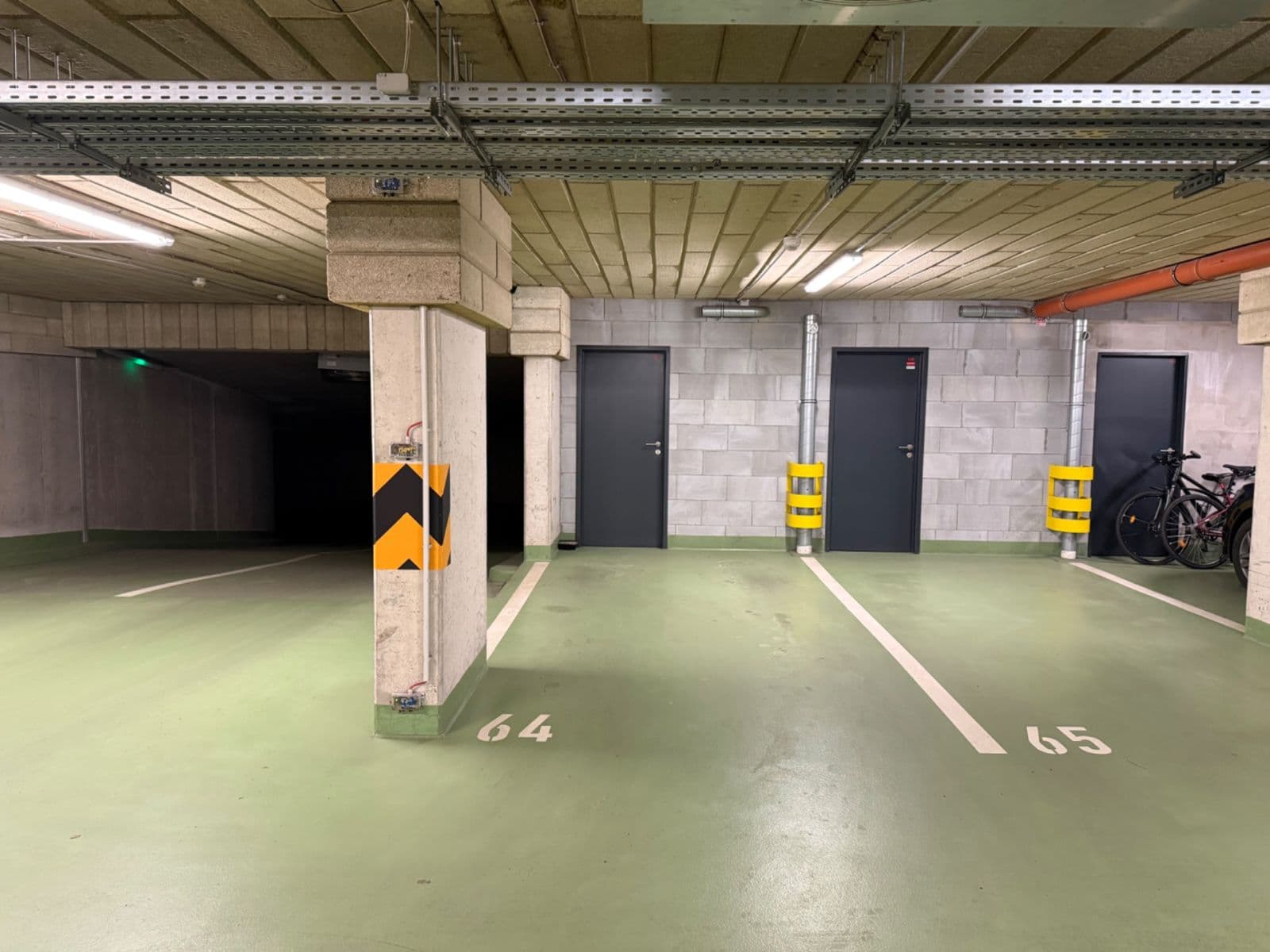 Prenájom garáže 12 m², Praha, Praha Prenájom garáže 12 m², Praha, Praha