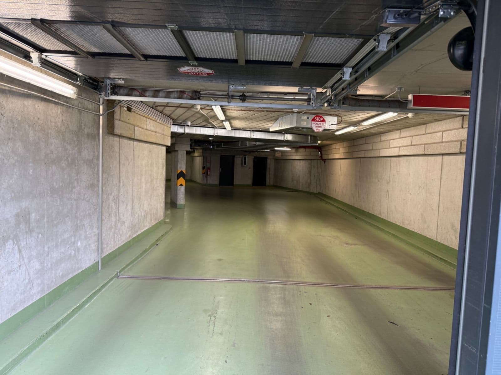 Prenájom garáže 12 m², Praha, Praha Prenájom garáže 12 m², Praha, Praha