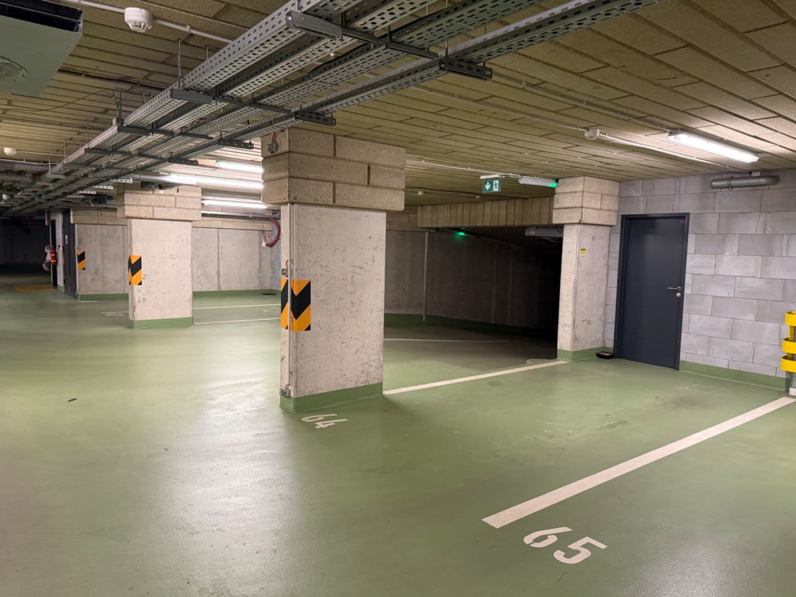 Prenájom garáže 12 m², Praha, Praha Prenájom garáže 12 m², Praha, Praha