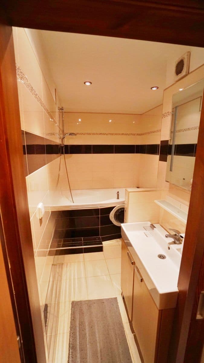 Prenájom bytu 2-izbový 64 m², Bodláková, Hoštka, Ústecký kraj Prenájom bytu 2-izbový 64 m², Bodláková, Hoštka, Ústecký kraj