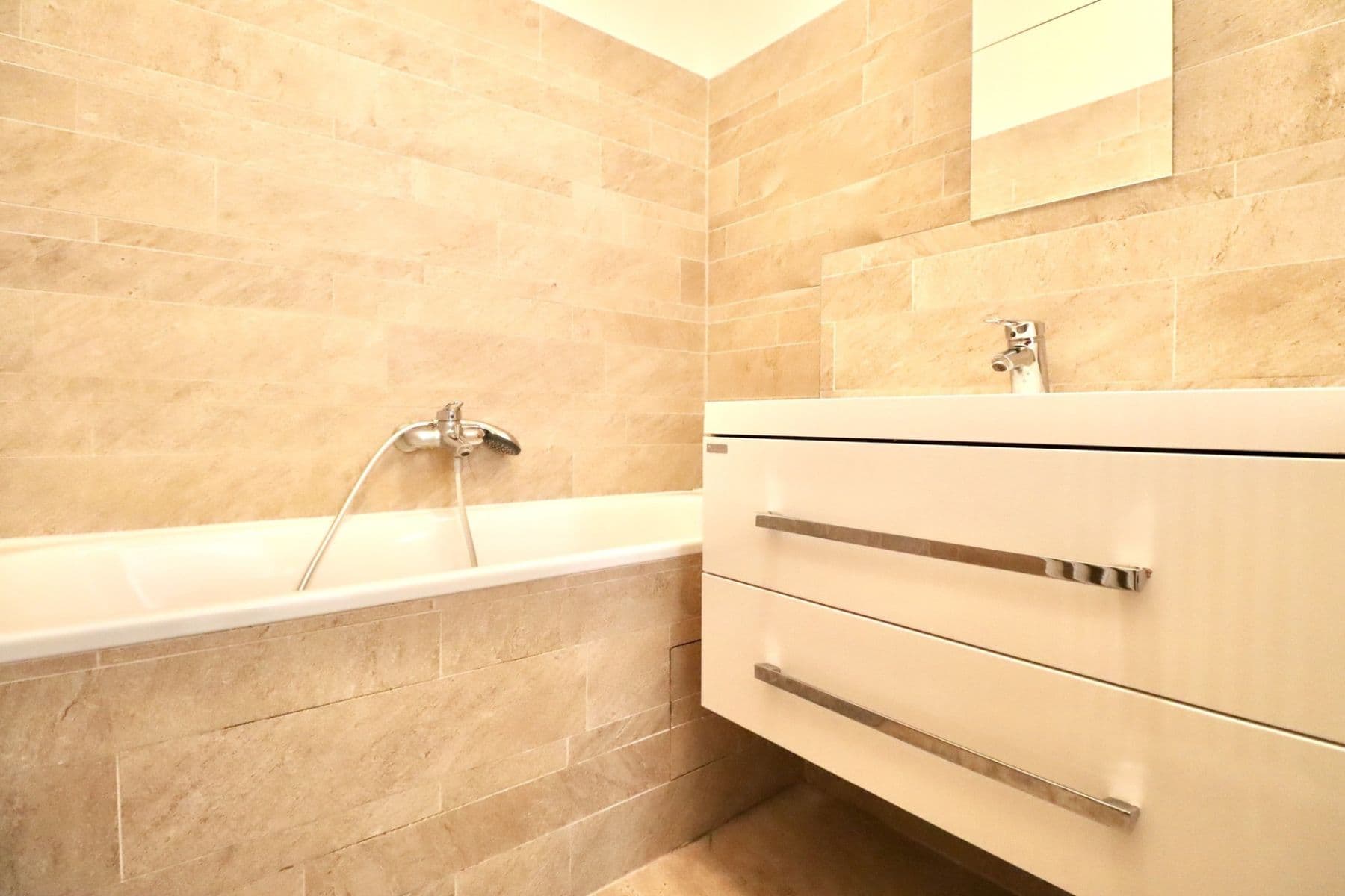 Prenájom bytu 2-izbový 55 m², Rooseveltova, Praha, Praha Prenájom bytu 2-izbový 55 m², Rooseveltova, Praha, Praha