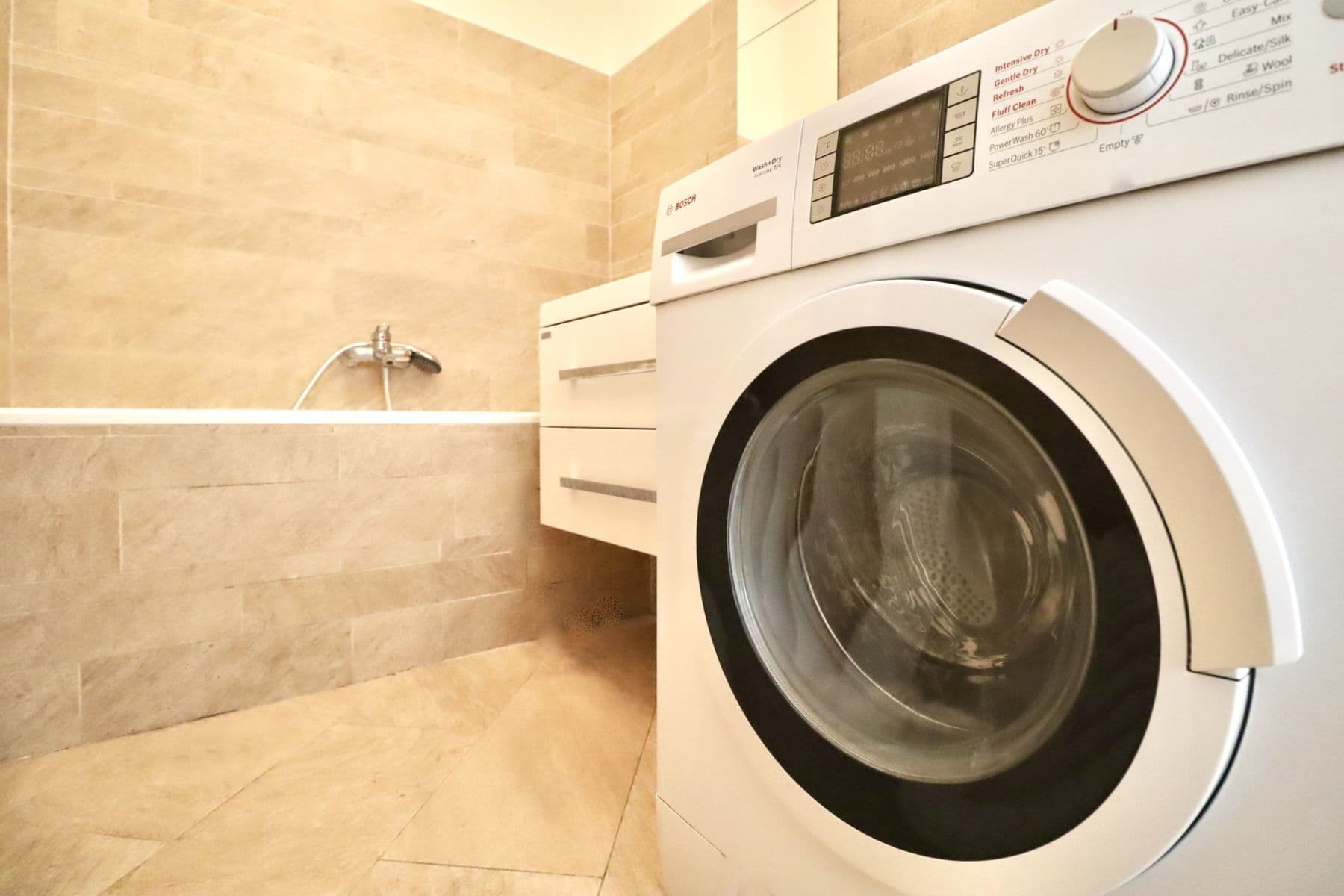 Prenájom bytu 2-izbový 55 m², Rooseveltova, Praha, Praha Prenájom bytu 2-izbový 55 m², Rooseveltova, Praha, Praha