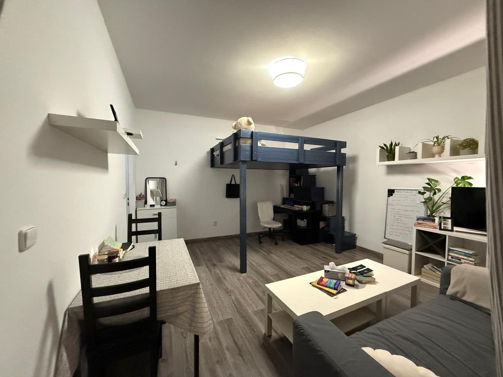 Prenájom bytu 1-izbový 40 m², Lobezská, Plzeň, Plzeňský kraj Prenájom bytu 1-izbový 40 m², Lobezská, Plzeň, Plzeňský kraj