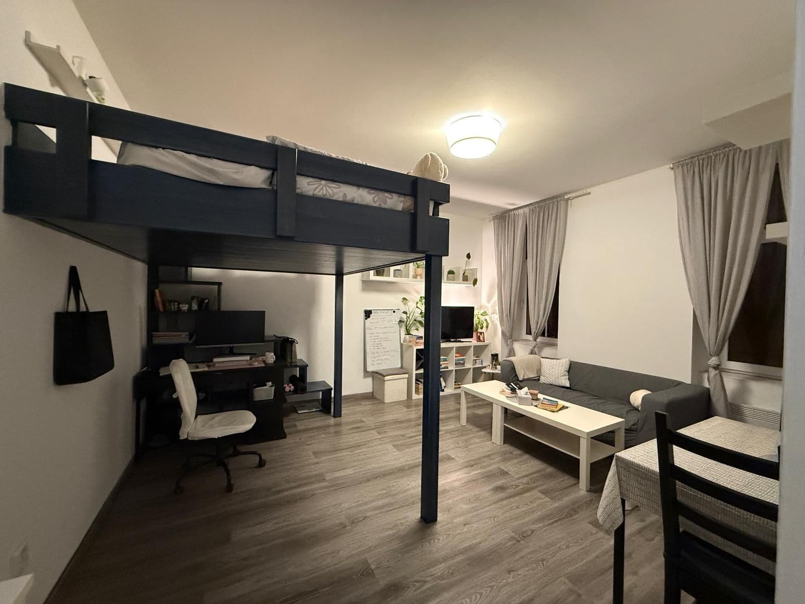 Prenájom bytu 1-izbový 40 m², Lobezská, Plzeň, Plzeňský kraj Prenájom bytu 1-izbový 40 m², Lobezská, Plzeň, Plzeňský kraj