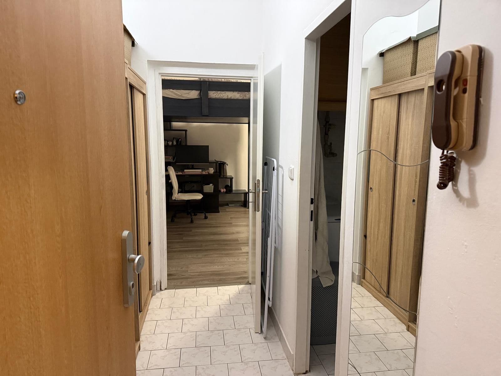 Prenájom bytu 1-izbový 40 m², Lobezská, Plzeň, Plzeňský kraj Prenájom bytu 1-izbový 40 m², Lobezská, Plzeň, Plzeňský kraj