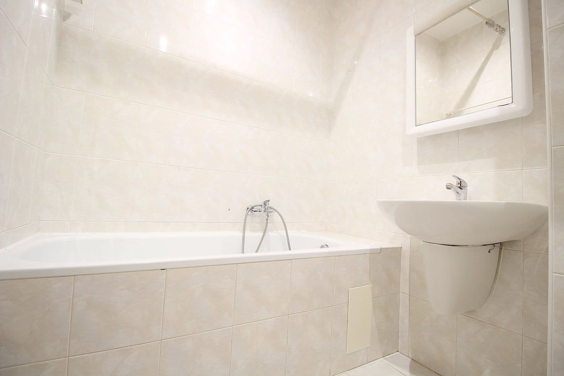 Prenájom bytu 2-izbový 56 m², Lublaňská, Praha, Praha Prenájom bytu 2-izbový 56 m², Lublaňská, Praha, Praha