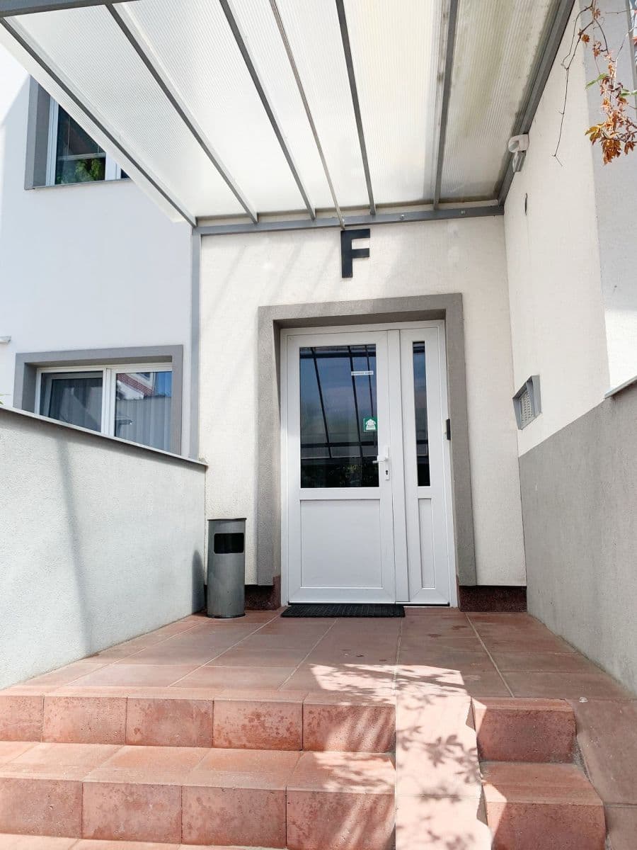 Prenájom bytu 1-izbový 27 m², Otvovice, Středočeský kraj Prenájom bytu 1-izbový 27 m², Otvovice, Středočeský kraj