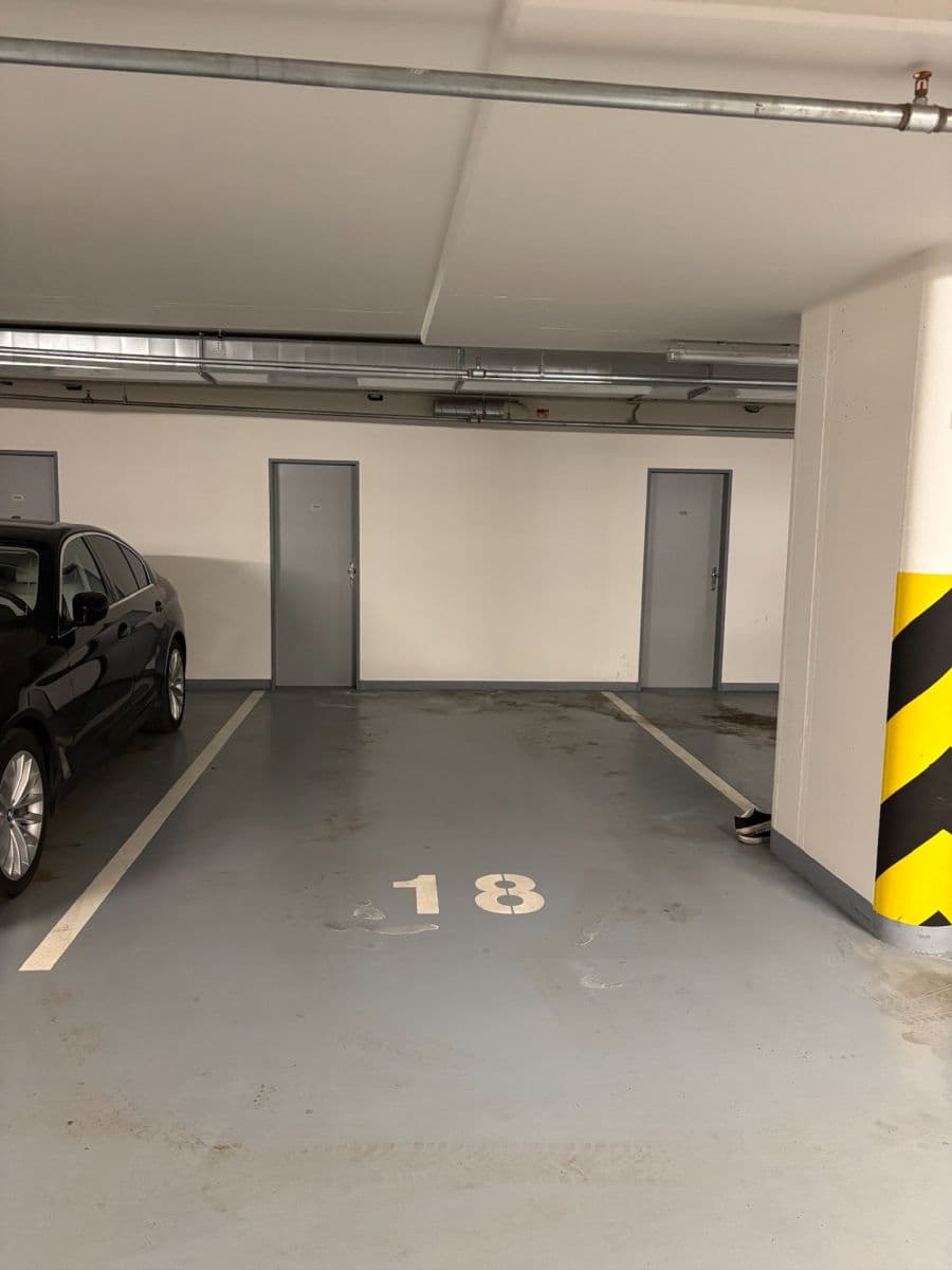 Prenájom garáže 14 m², Petrohradská, Praha, Praha Prenájom garáže 14 m², Petrohradská, Praha, Praha