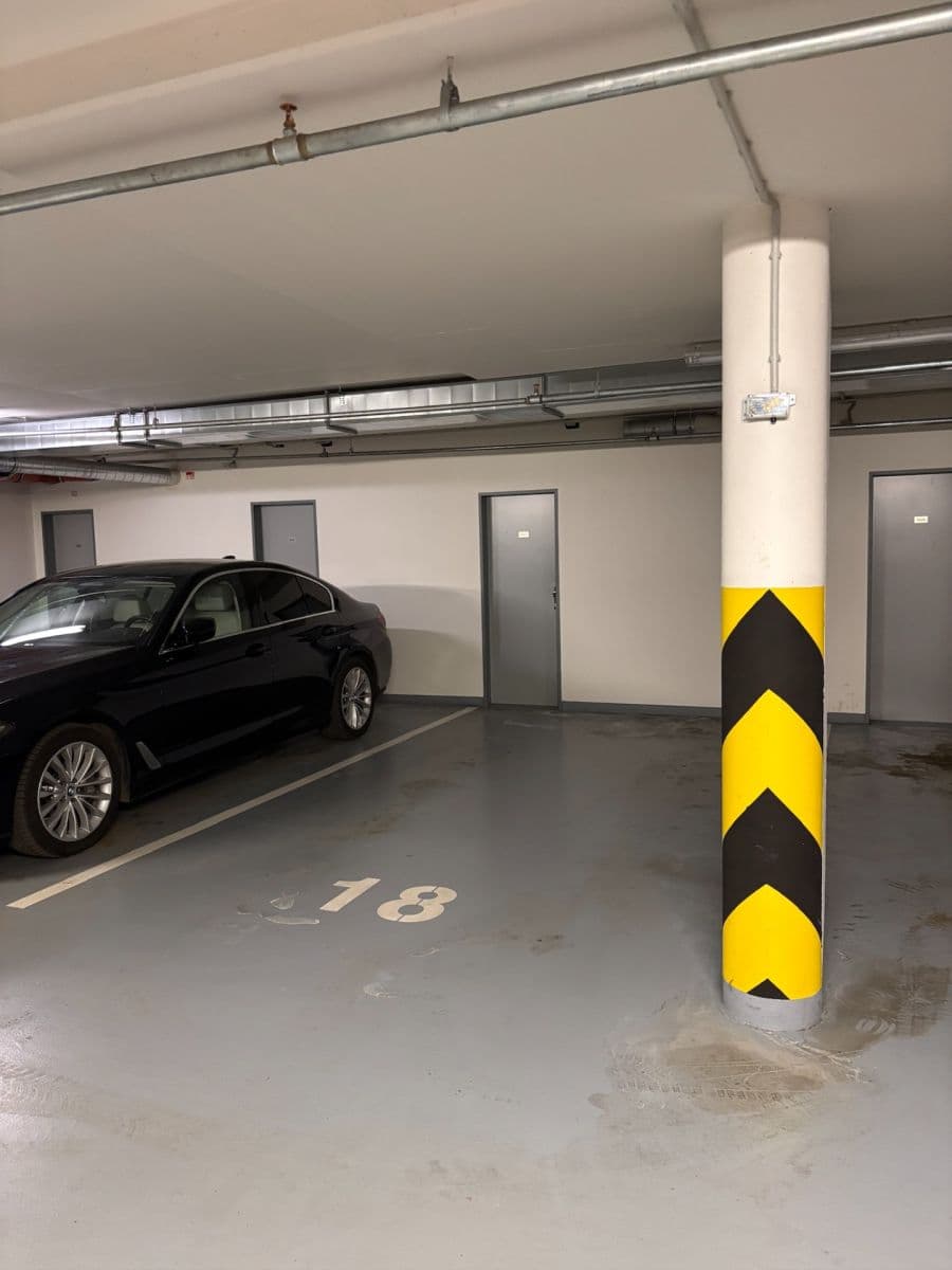 Prenájom garáže 14 m², Petrohradská, Praha, Praha Prenájom garáže 14 m², Petrohradská, Praha, Praha