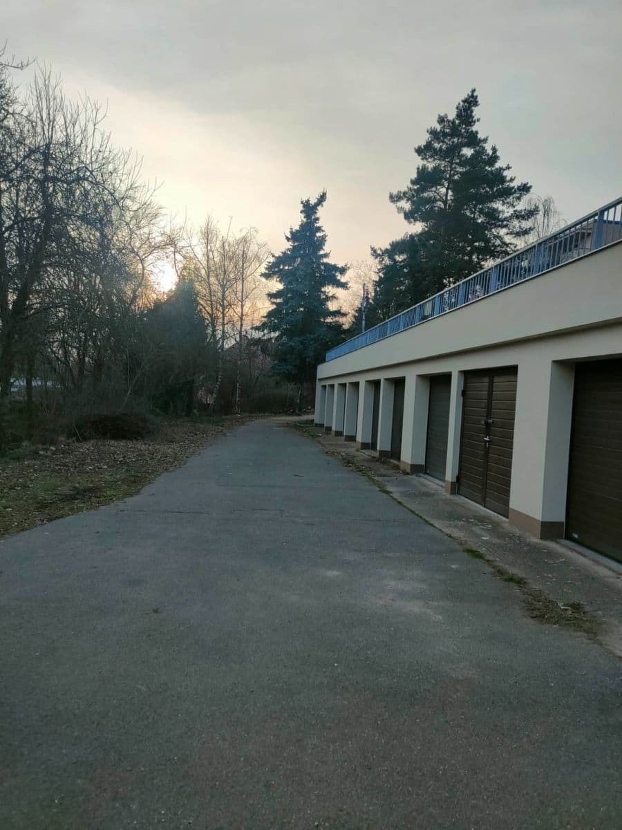 Prenájom garáže 18 m², Pod Vrstevnicí, Praha, Praha Prenájom garáže 18 m², Pod Vrstevnicí, Praha, Praha