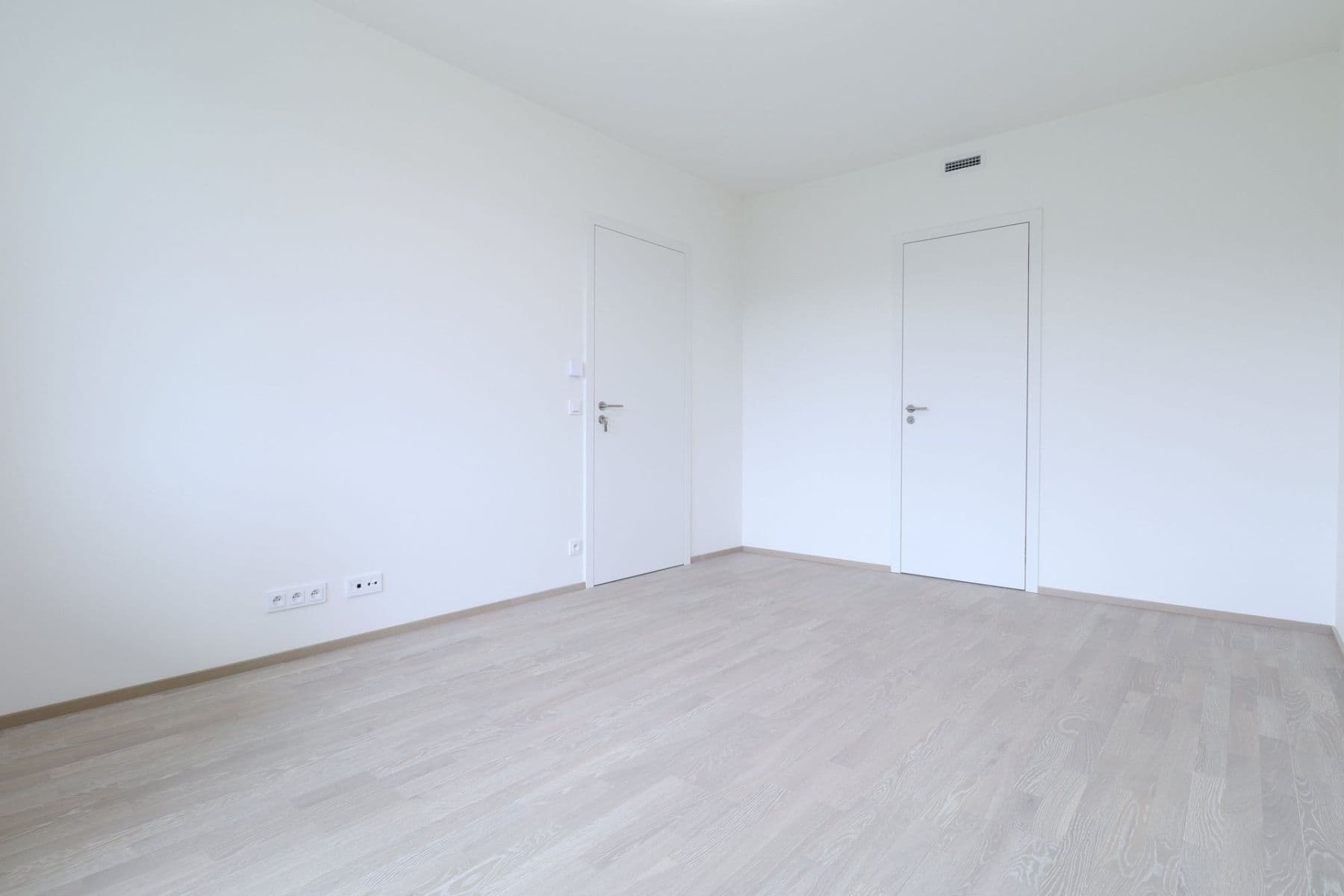 Prenájom bytu 3-izbový 94 m², K Červenému vrchu, Praha, Praha Prenájom bytu 3-izbový 94 m², K Červenému vrchu, Praha, Praha