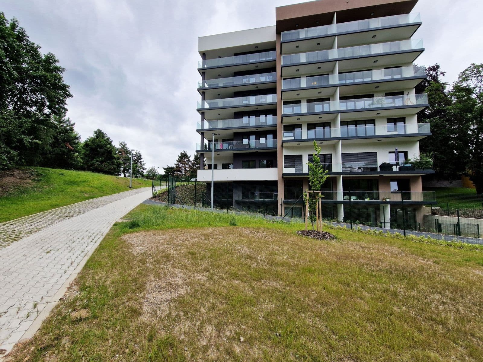 Prenájom bytu 3-izbový 94 m², K Červenému vrchu, Praha, Praha Prenájom bytu 3-izbový 94 m², K Červenému vrchu, Praha, Praha