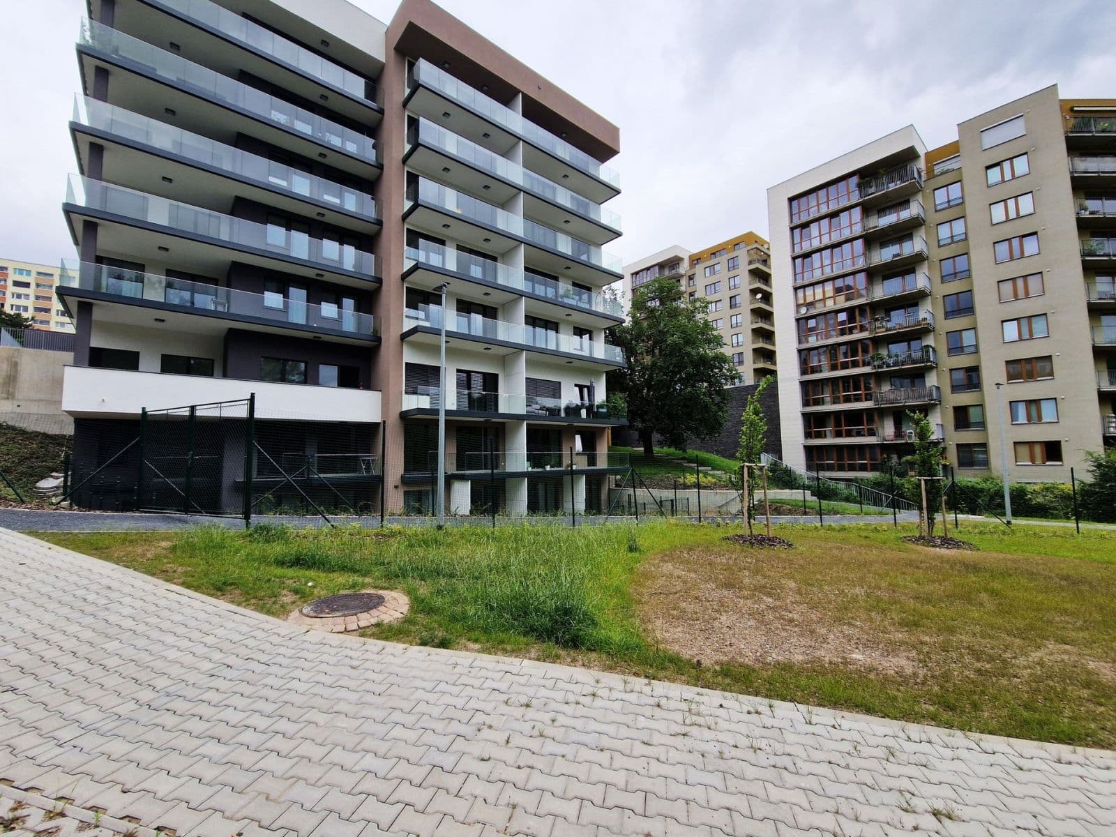 Prenájom bytu 3-izbový 94 m², K Červenému vrchu, Praha, Praha Prenájom bytu 3-izbový 94 m², K Červenému vrchu, Praha, Praha