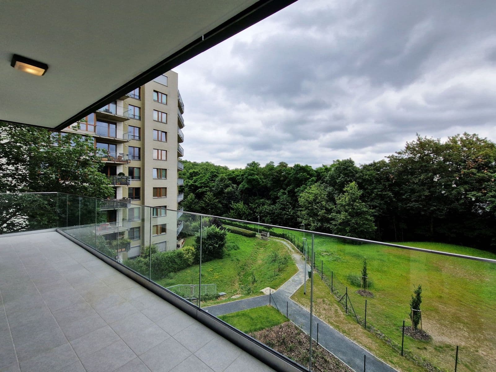 Prenájom bytu 3-izbový 94 m², K Červenému vrchu, Praha, Praha Prenájom bytu 3-izbový 94 m², K Červenému vrchu, Praha, Praha