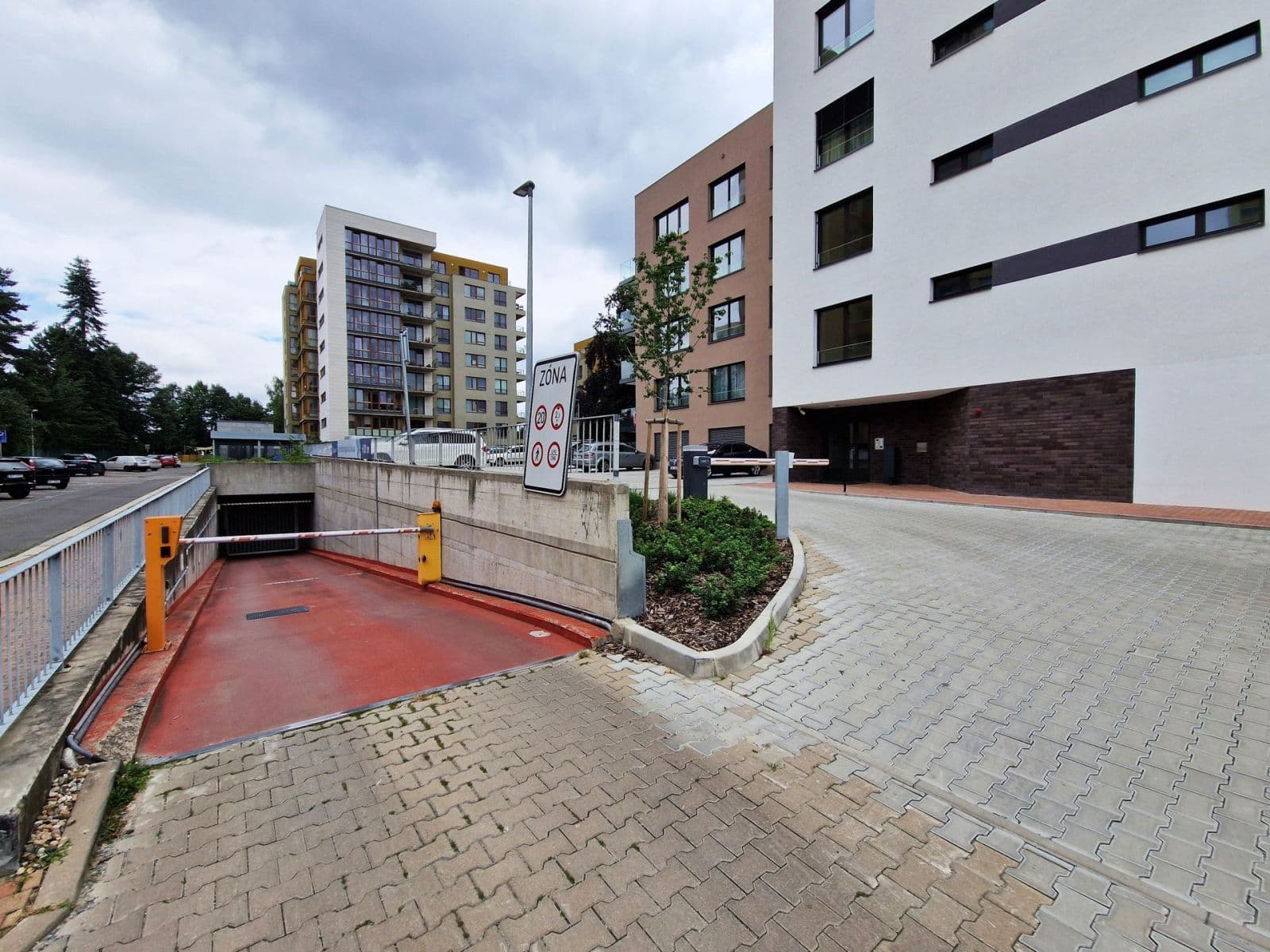 Prenájom bytu 3-izbový 94 m², K Červenému vrchu, Praha, Praha Prenájom bytu 3-izbový 94 m², K Červenému vrchu, Praha, Praha