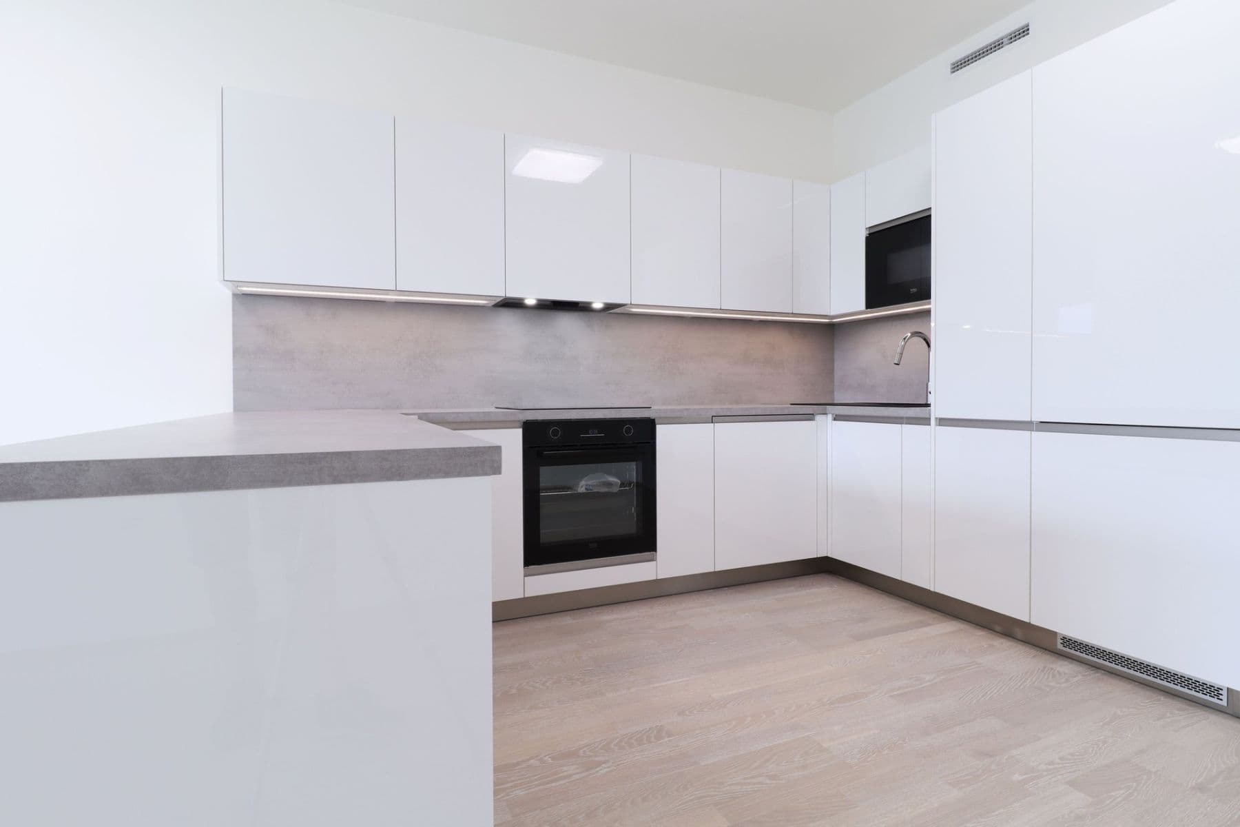 Prenájom bytu 3-izbový 94 m², K Červenému vrchu, Praha, Praha Prenájom bytu 3-izbový 94 m², K Červenému vrchu, Praha, Praha