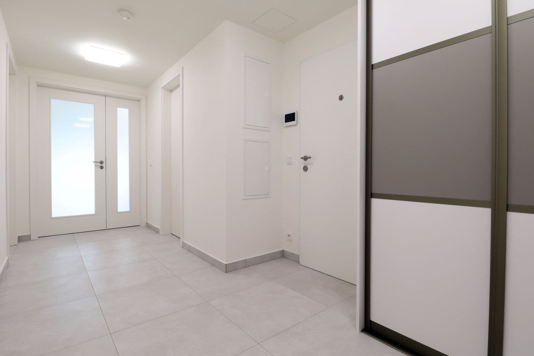 Prenájom bytu 3-izbový 94 m², K Červenému vrchu, Praha, Praha Prenájom bytu 3-izbový 94 m², K Červenému vrchu, Praha, Praha