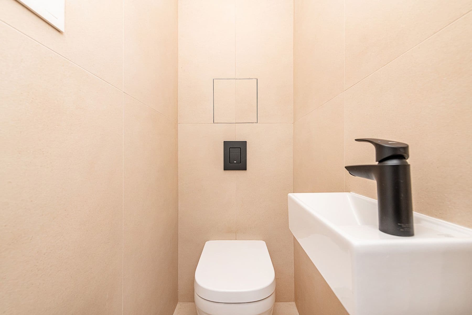 Predaj bytu 3-izbový 78 m², Hyacintová, Praha, Praha Predaj bytu 3-izbový 78 m², Hyacintová, Praha, Praha