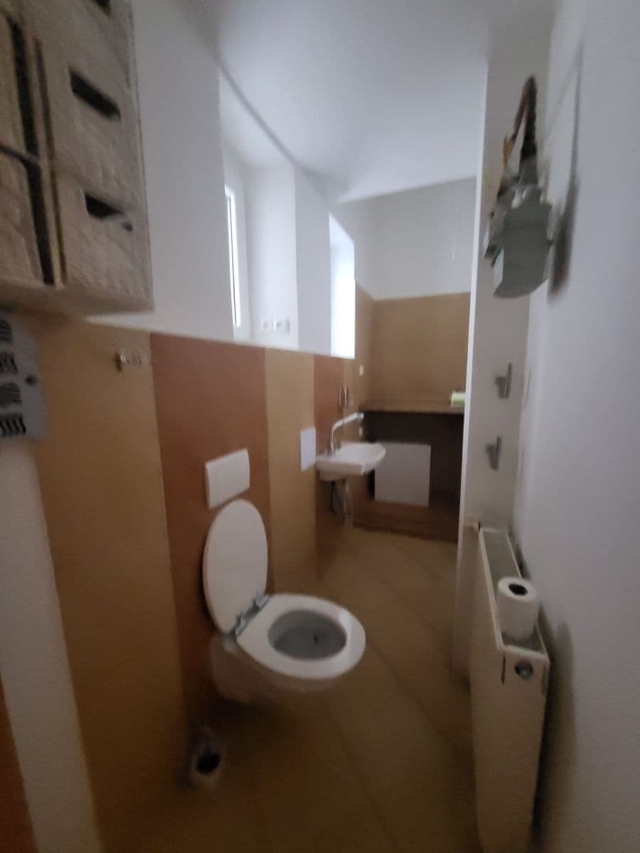 Prenájom bytu 5-izbový 88 m², Oblouková, Praha, Praha Prenájom bytu 5-izbový 88 m², Oblouková, Praha, Praha