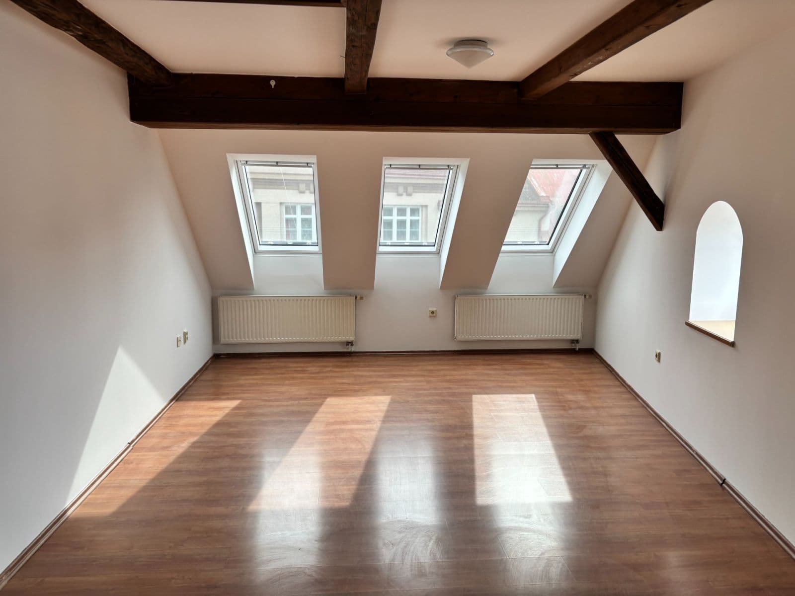 Prenájom bytu 3-izbový 157 m², Palackého, Jaroměř, Královéhradecký kraj Prenájom bytu 3-izbový 157 m², Palackého, Jaroměř, Královéhradecký kraj