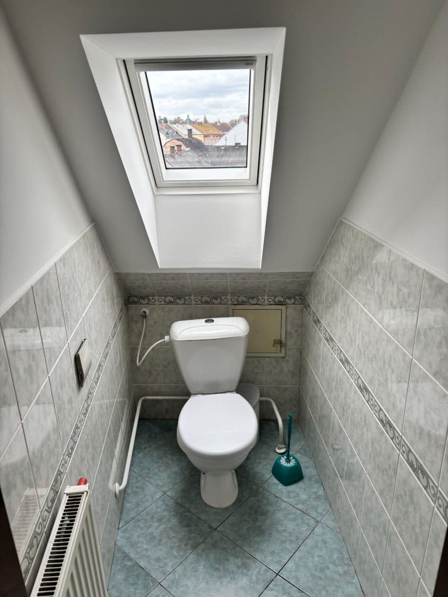 Prenájom bytu 3-izbový 157 m², Palackého, Jaroměř, Královéhradecký kraj Prenájom bytu 3-izbový 157 m², Palackého, Jaroměř, Královéhradecký kraj