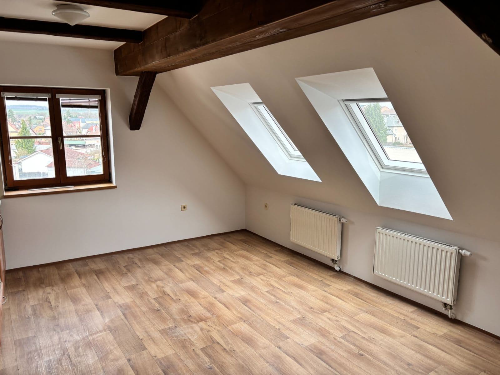 Prenájom bytu 3-izbový 157 m², Palackého, Jaroměř, Královéhradecký kraj Prenájom bytu 3-izbový 157 m², Palackého, Jaroměř, Královéhradecký kraj