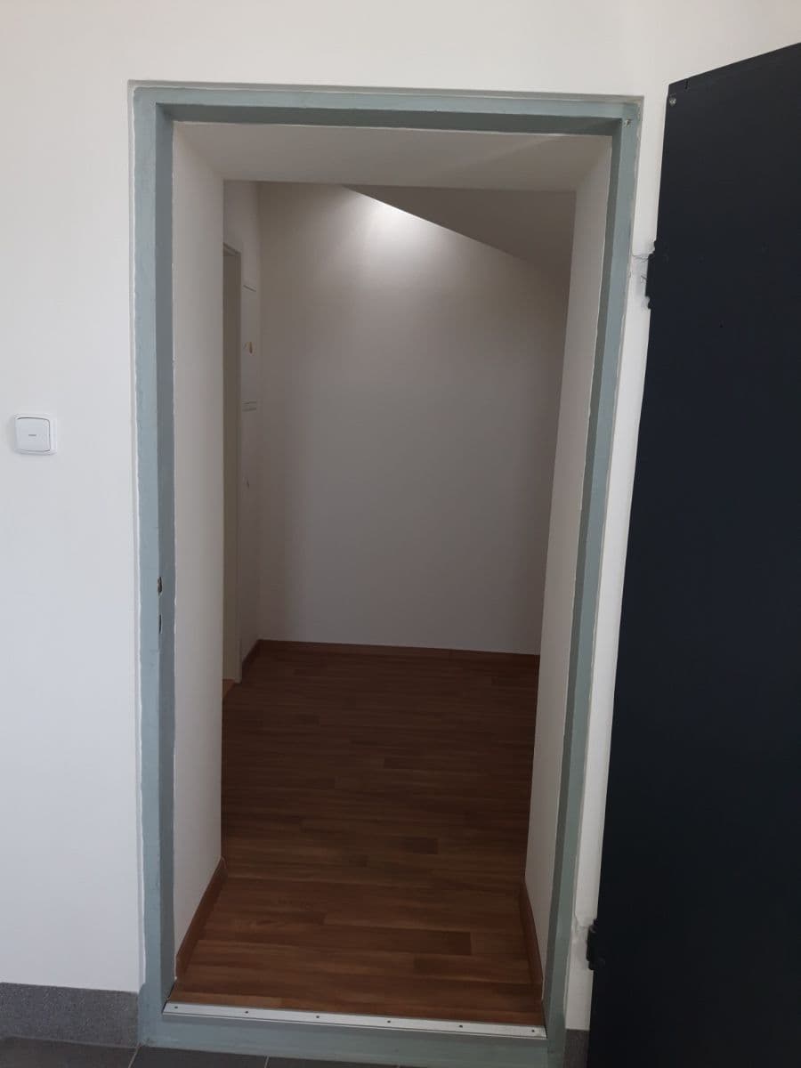 Prenájom bytu 2-izbový 56 m², Ke Hřbitovu, Kolín, Středočeský kraj Prenájom bytu 2-izbový 56 m², Ke Hřbitovu, Kolín, Středočeský kraj