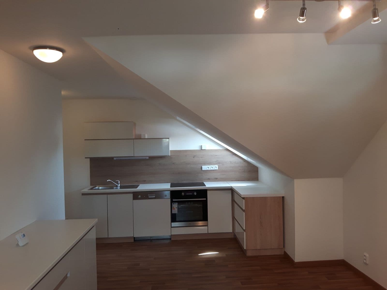 Prenájom bytu 2-izbový 56 m², Ke Hřbitovu, Kolín, Středočeský kraj Prenájom bytu 2-izbový 56 m², Ke Hřbitovu, Kolín, Středočeský kraj