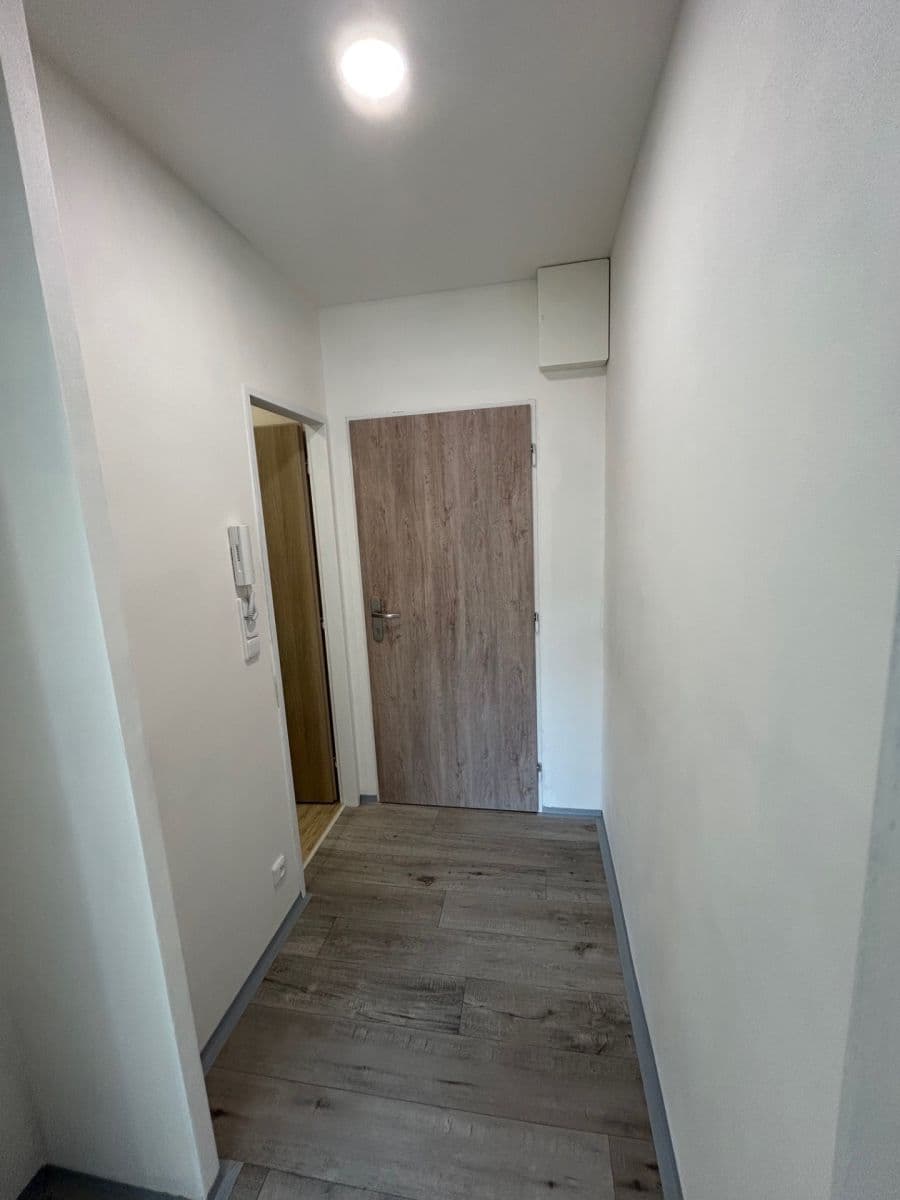 Prenájom bytu 1-izbový 24 m², Heyrovského, Olomouc, Olomoucký kraj Prenájom bytu 1-izbový 24 m², Heyrovského, Olomouc, Olomoucký kraj
