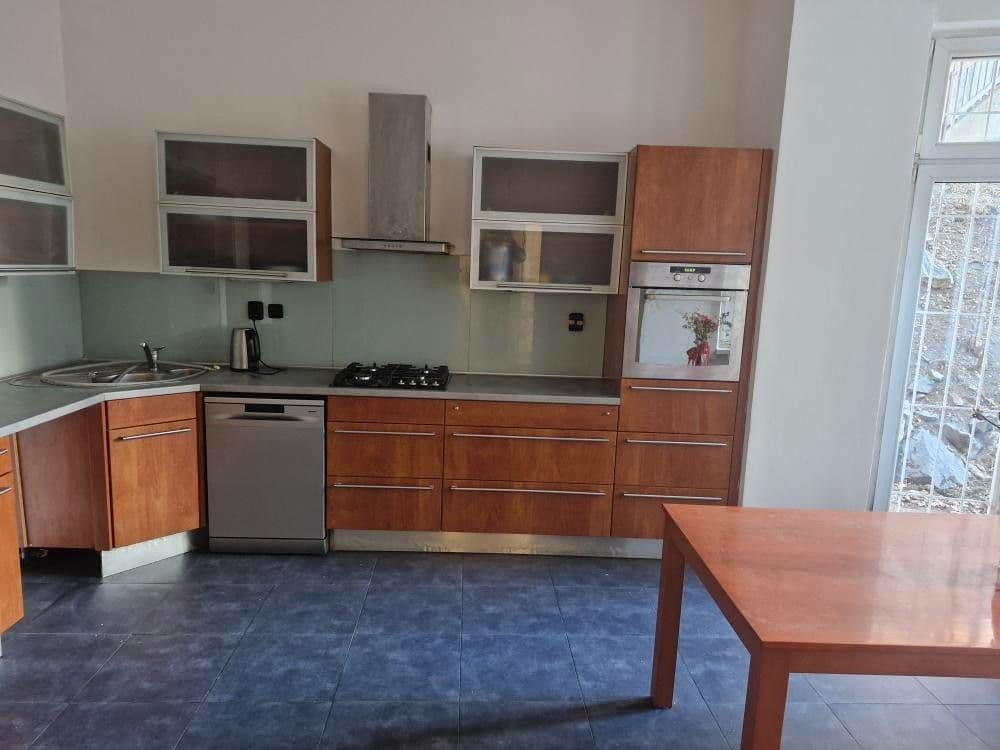 Prenájom bytu 3-izbový 96 m², Plzeňská, Praha, Praha Prenájom bytu 3-izbový 96 m², Plzeňská, Praha, Praha