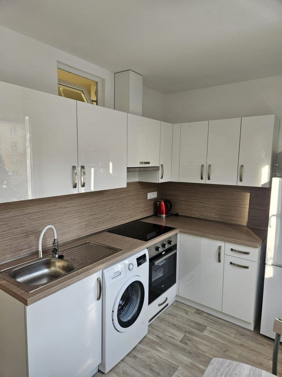 Prenájom bytu 1-izbový 50 m², Stará cesta, Vsetín, Zlínský kraj Prenájom bytu 1-izbový 50 m², Stará cesta, Vsetín, Zlínský kraj