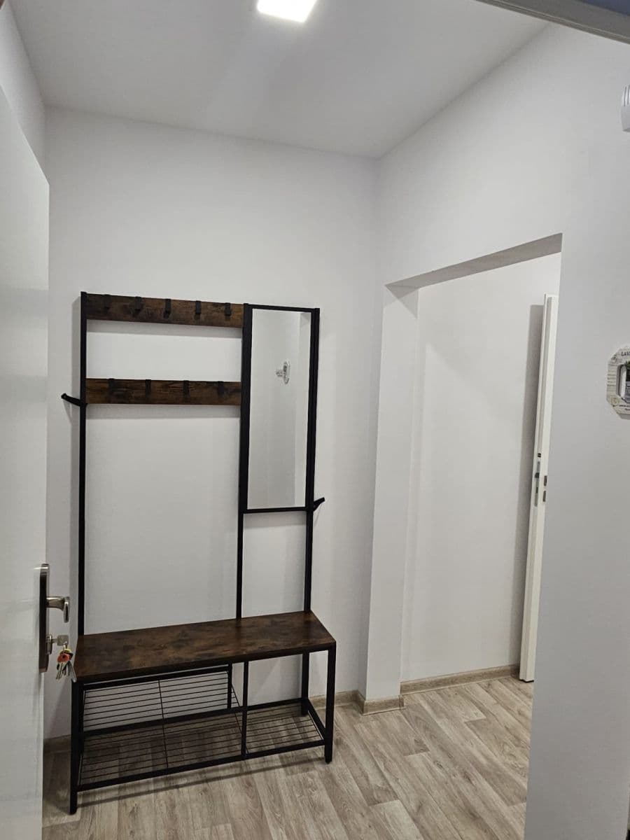 Prenájom bytu 1-izbový 50 m², Stará cesta, Vsetín, Zlínský kraj Prenájom bytu 1-izbový 50 m², Stará cesta, Vsetín, Zlínský kraj