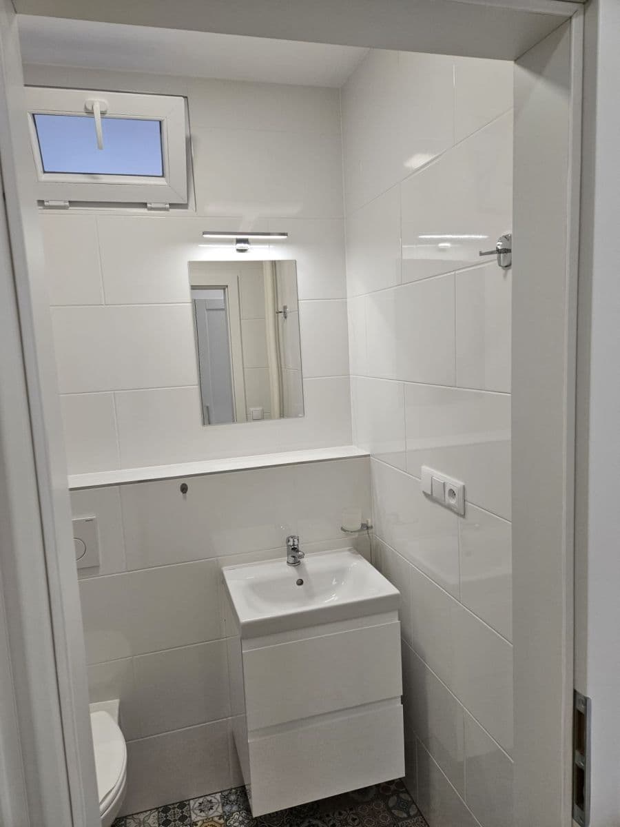 Prenájom bytu 1-izbový 50 m², Stará cesta, Vsetín, Zlínský kraj Prenájom bytu 1-izbový 50 m², Stará cesta, Vsetín, Zlínský kraj