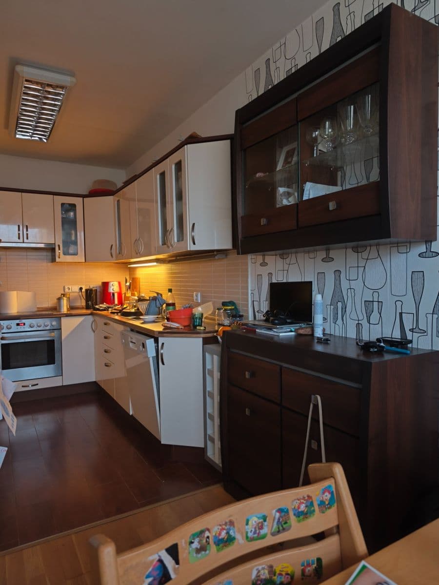 Prenájom bytu 3-izbový 82 m², Ciolkovského, Praha, Praha Prenájom bytu 3-izbový 82 m², Ciolkovského, Praha, Praha