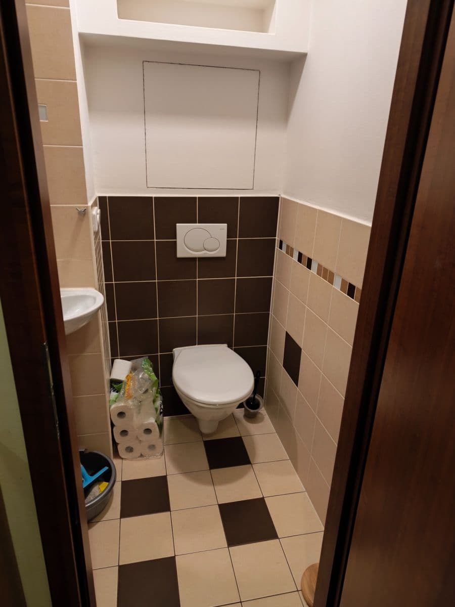 Prenájom bytu 3-izbový 82 m², Ciolkovského, Praha, Praha Prenájom bytu 3-izbový 82 m², Ciolkovského, Praha, Praha