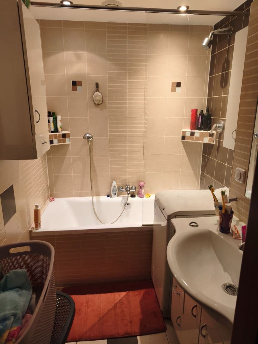 Prenájom bytu 3-izbový 82 m², Ciolkovského, Praha, Praha Prenájom bytu 3-izbový 82 m², Ciolkovského, Praha, Praha