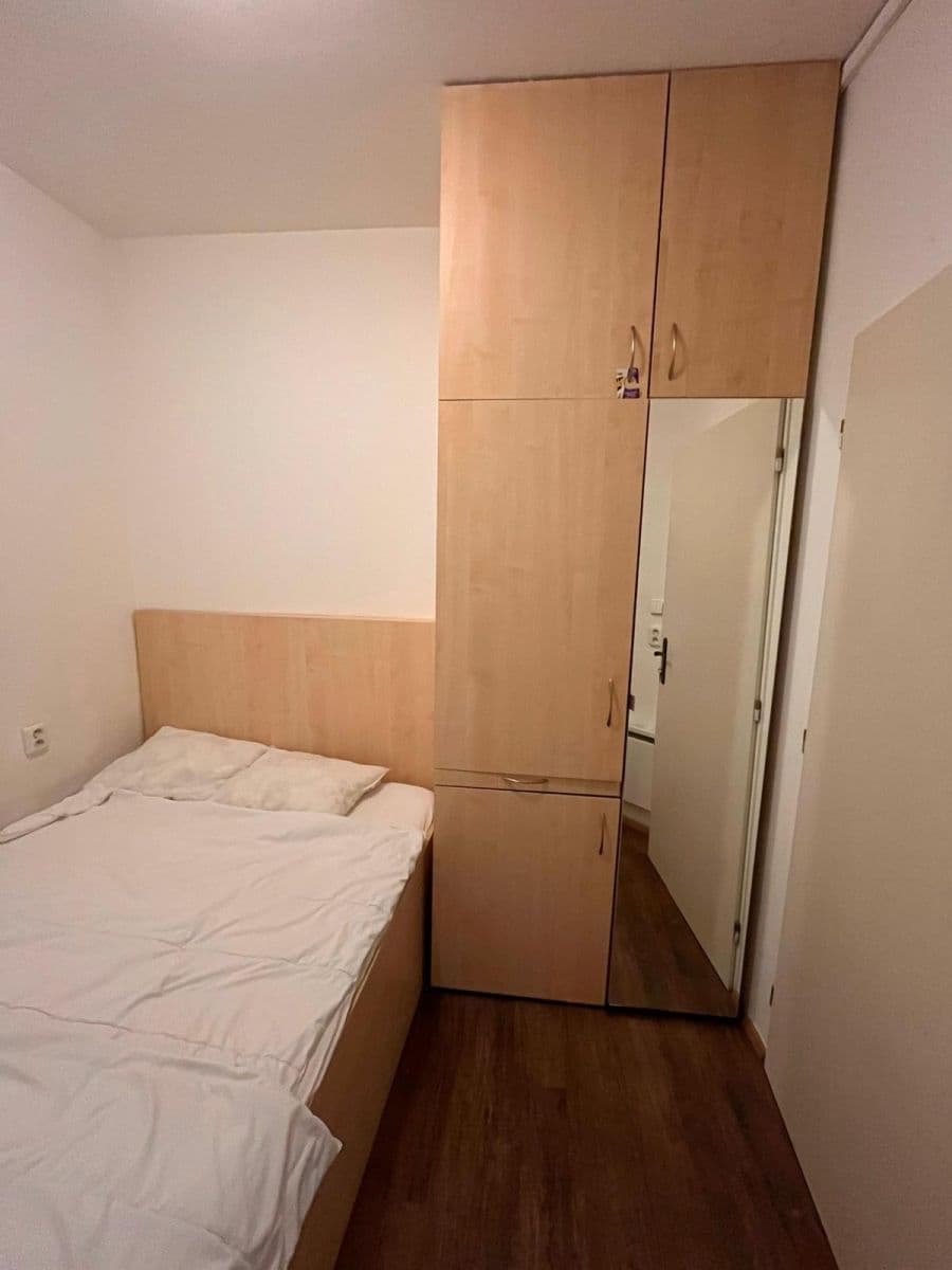 Prenájom nebytového priestoru 25 m², Na Hutích, Praha, Praha Prenájom nebytového priestoru 25 m², Na Hutích, Praha, Praha