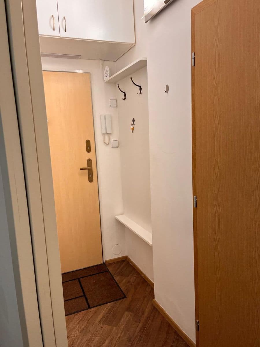 Prenájom nebytového priestoru 25 m², Na Hutích, Praha, Praha Prenájom nebytového priestoru 25 m², Na Hutích, Praha, Praha