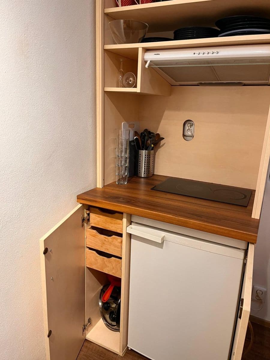 Prenájom nebytového priestoru 25 m², Na Hutích, Praha, Praha Prenájom nebytového priestoru 25 m², Na Hutích, Praha, Praha