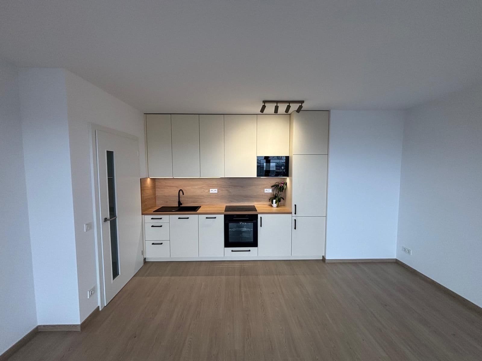 Prenájom bytu 1-izbový 34 m², Tupolevova, Praha, Praha Prenájom bytu 1-izbový 34 m², Tupolevova, Praha, Praha