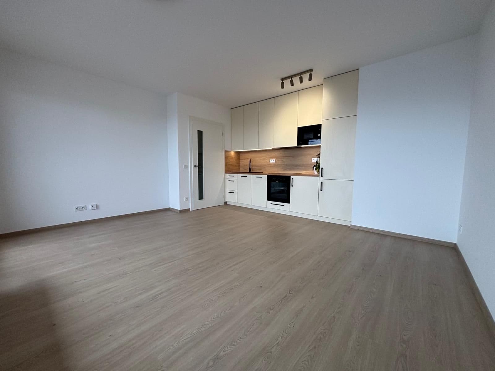Prenájom bytu 1-izbový 34 m², Tupolevova, Praha, Praha Prenájom bytu 1-izbový 34 m², Tupolevova, Praha, Praha