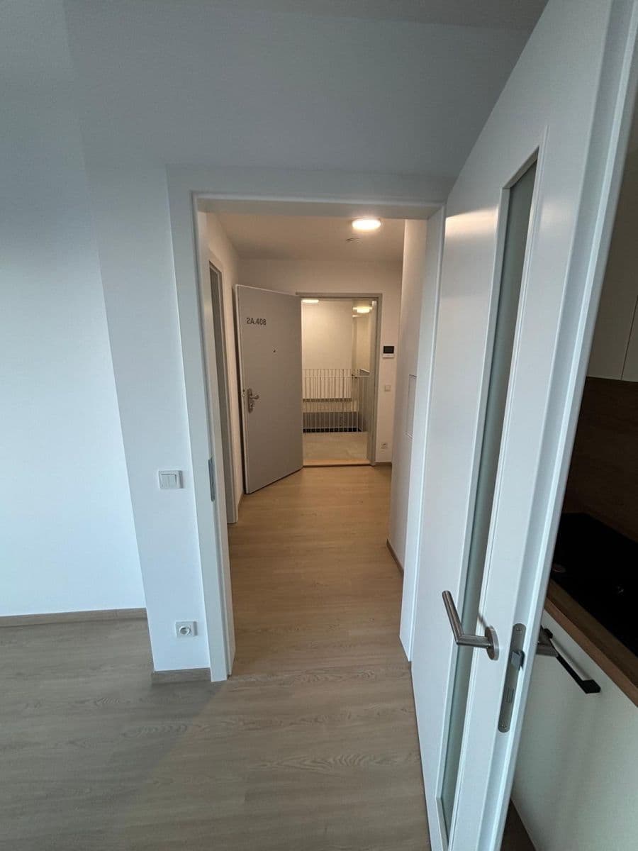 Prenájom bytu 1-izbový 34 m², Tupolevova, Praha, Praha Prenájom bytu 1-izbový 34 m², Tupolevova, Praha, Praha